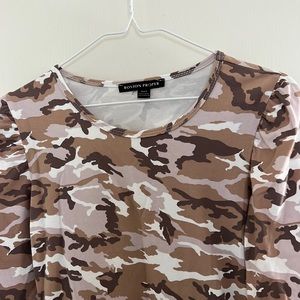 Boston Proper camo puff sleeve top S